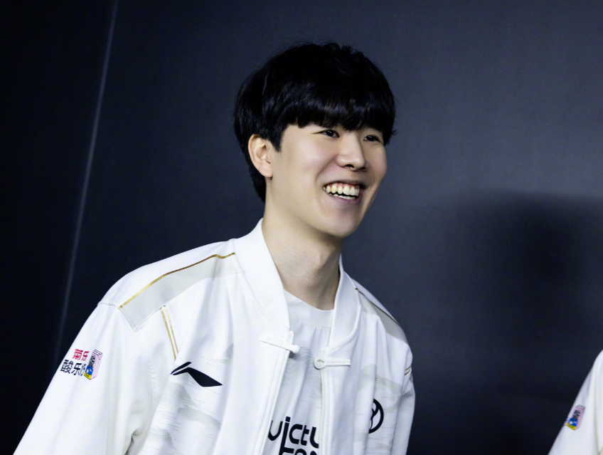 代足球中 代足球中